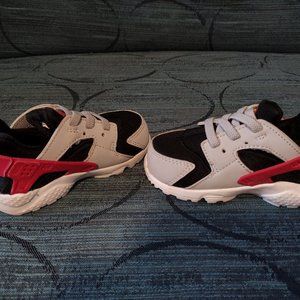 Nike Huaraches for toddlers size 6 brand new worn once no box